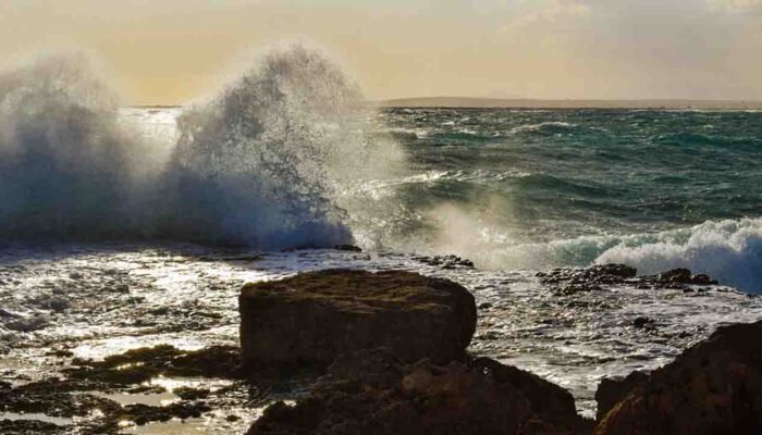 Waspada, Gelombang Tinggi di Perairan Sulsel Hingga 25 Januari