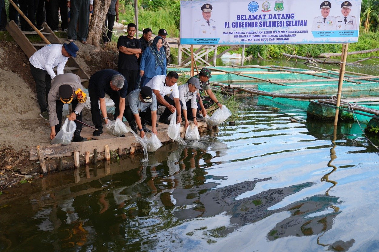 Irwan Hamid Dampingi Pj Gubernur Tanam Sukun dan Tebar Benih Ikan