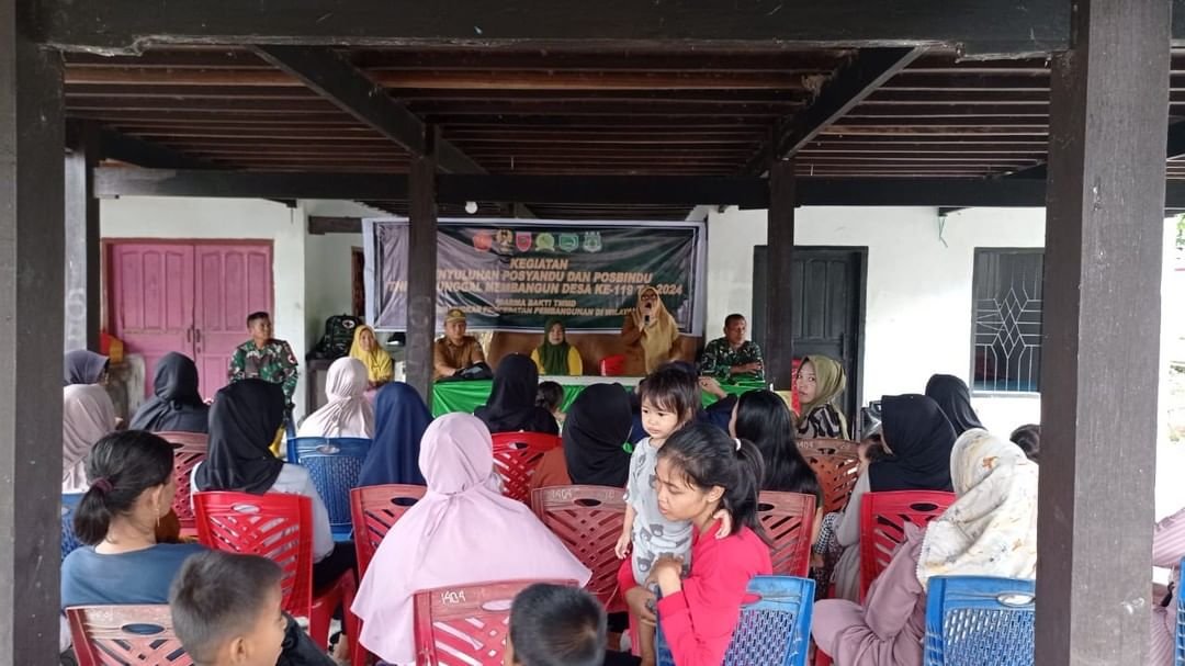 Dinas Kesehatan Pinrang melaksanakan penyuluhan kesehatan di lokasi Tentara Manunggal Membangun Desa atau TMMD ke-119 Tahun 2024 di Desa Siwolong Polong