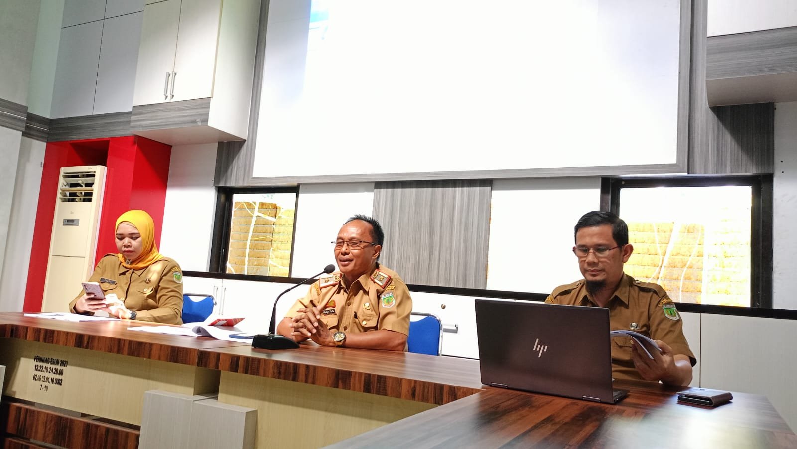 Dinas Perindustrian, Perdagangan, Energi dan Sumber Daya Mineral Kabupaten Pinrang menggelar Forum Konsultasi Publik (FKP).