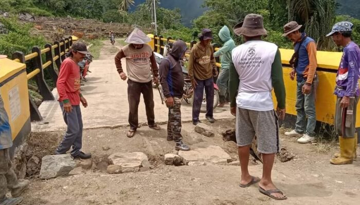 Telan Anggaran Miliaran, Belum Lama Diresmikan Jembatan Penghubung 2 Desa di Pinrang Mulai Rusak