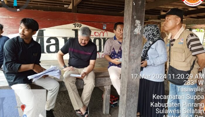 Bupati Pinrang Kunjungi Korban Angin Kencang di Dusun Parengki