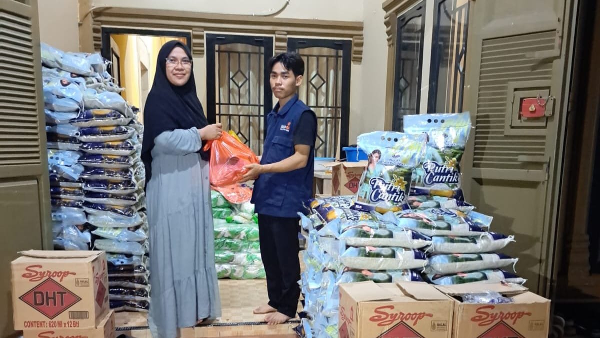 LazisMu Pinrang saat menyalurkan Ratusan Paket Sembako Ramadan terhadap warga Pinrang (IST)