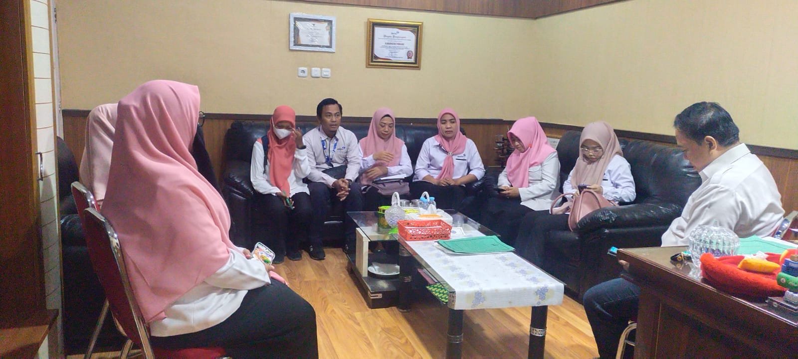 Dinas Pengendalian Penduduk dan Keluarga Berencana, Pemberdayaan Perempuan Perlindungan Anak (P2KBP3A) Kabupaten Pinrang gelar pertemuan apresiasi tenaga lini lapangan terbaik tahun 2024