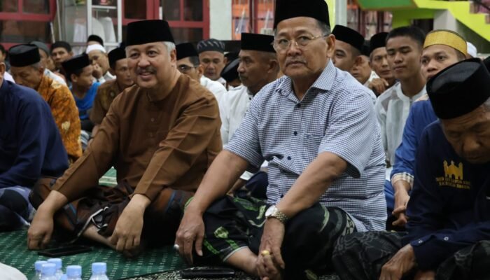 Irwan Hamid Menyampaikan Pesan Kebersamaan di Masjid Jami Tiroang