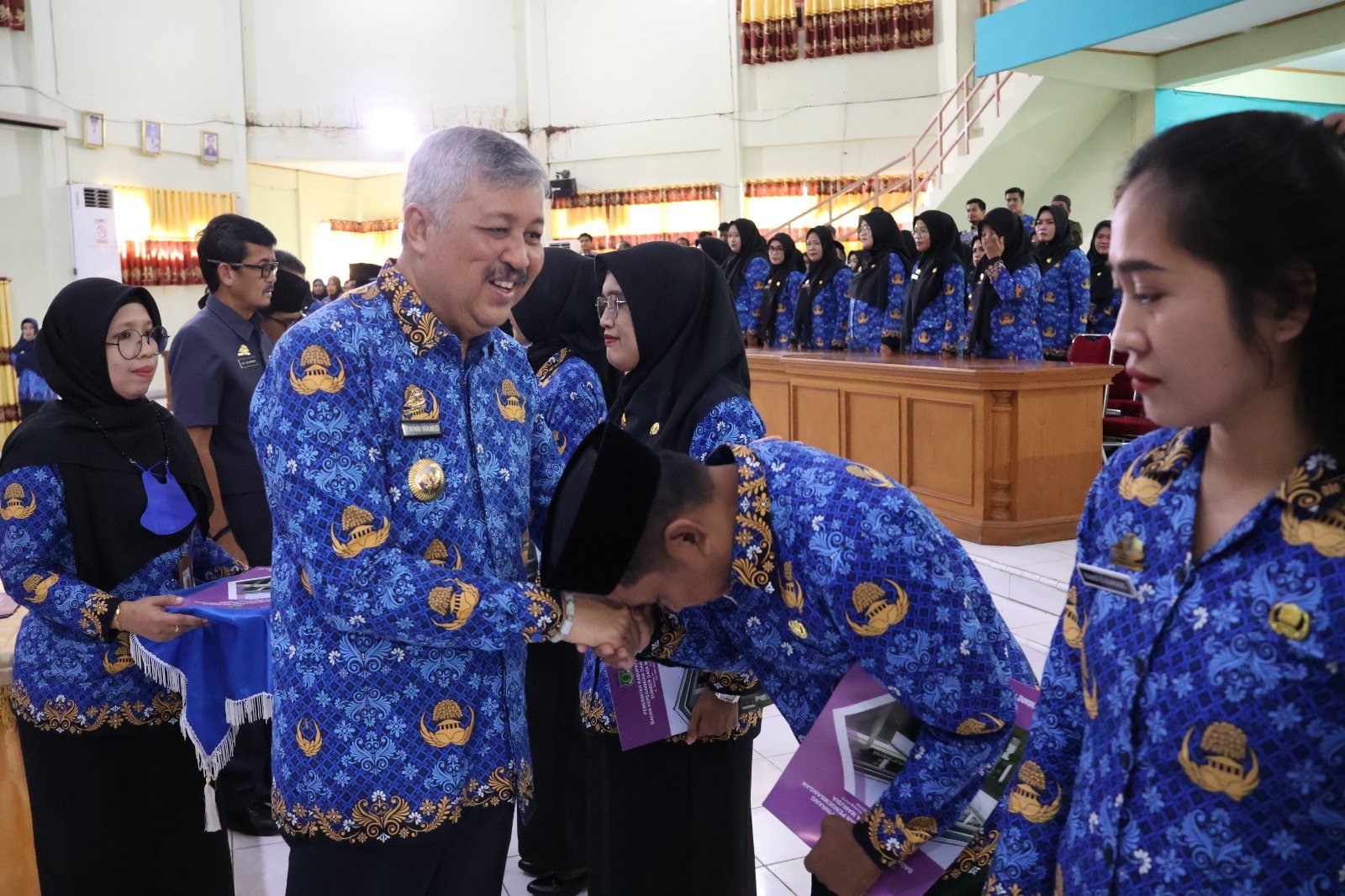 138 PPPK Guru di Pinrang Terima SK Pengangkatan - angindai.com