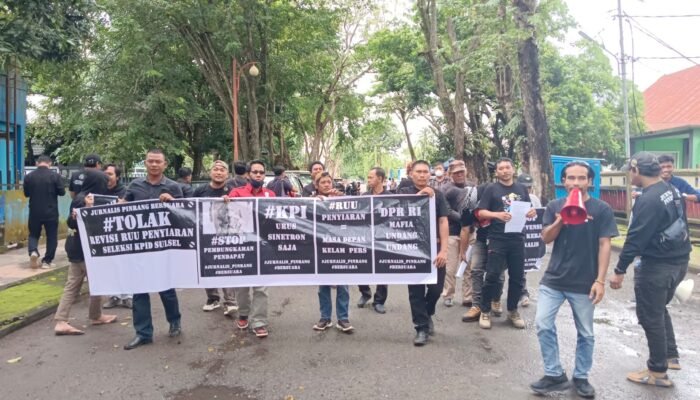 Jurnalis Pinrang Bersuara Menolak Revisi RUU Penyiaran