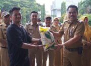 Pj.Bupati Pinrang Serahkan Bantuan Penanganan Bencana Pertanian