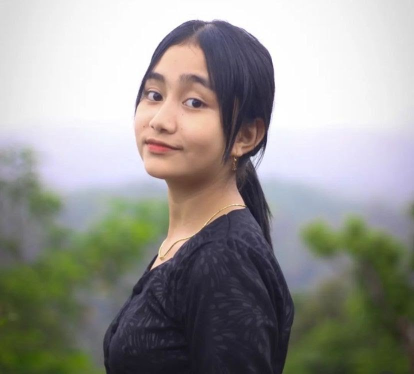 Rumsyah, seorang gadis dari suku Baduy Luar, telah menjadi sorotan sejak tampil di akun TikTok