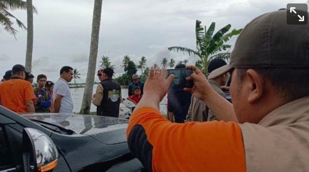 Tinjau Lokasi Banjir Kadis SDABK Dampingi Pj Bupati Pinrang