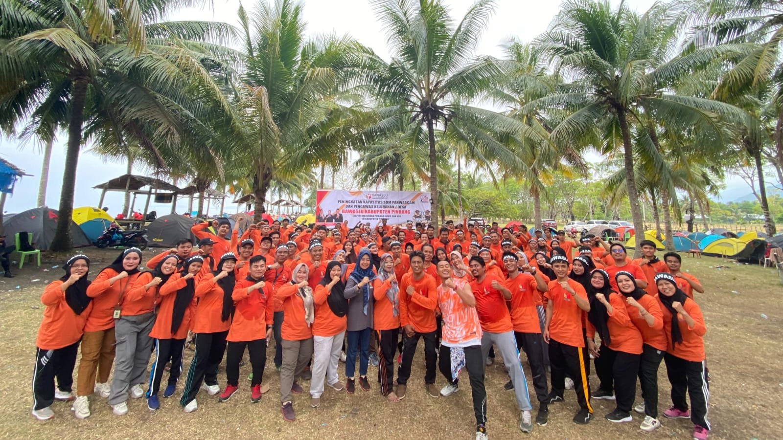 Hadapi Pilkada 2024, 150 Panwaslu Kabupaten Pinrang Ikuti Outbound di Pantai Salopi