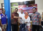 Pj. Bupati Pinrang Serahkan Bantuan Sosial untuk Lansia, Penyandang Disabilitas, dan Anak dalam Program Atensi