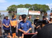 Pj. Bupati Pinrang Tanam Mangrove Bersama Forkopimda di Pesisir Pantai Desa Paria