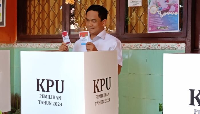 Sudirman Bungi Gunakan Hak Suara Pertama Sebagai Peserta Pilkada