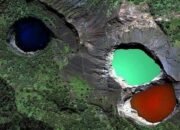 Keindahan dan Misteri Danau Tiga Warna di Gunung Kelimutu