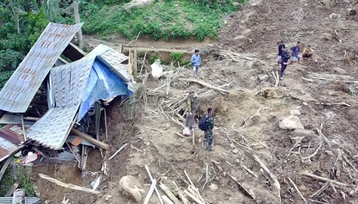 Longsor di Pinrang 2 Rumah 1 TK Rusak Berat, 68 Jiwa Terancam Longsor Susulan