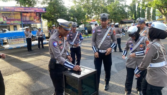 Satlantas Polres Pinrang Gelar Aksi Sedekah Melalui Kotak Amal