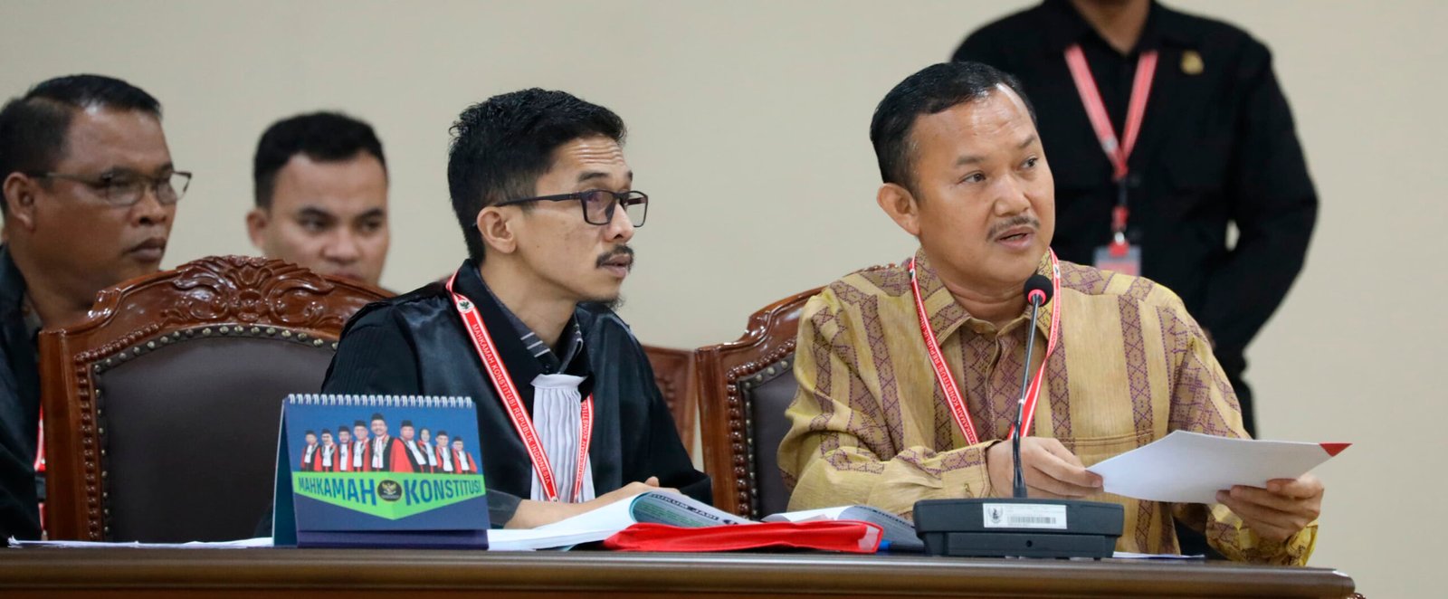 MK menggelar Perkara Nomor 123/PHPU.BUP-XXIII/2025 dalam sidang Perselisihan Hasil Pemilihan Umum Bupati (PHPU Bup) dihadiri Pemohon didampingi Kuasa Hukum Suwandi Arham memberi keterangan di hadapan Majelis Hakim Panel 2 yang dipimpin Wakil Ketua MK Saldi Isra dengan didampingi Hakim Konstitusi Ridwan Mansyur dan Hakim Konstitusi Arsul Sani, di Ruang Sidang Gedung II MK. Rabu (15/1/2025).
