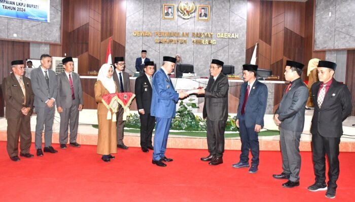 Bupati Pinrang Sampaikan LKPJ Tahun 2024 di Rapat Paripurna DPRD