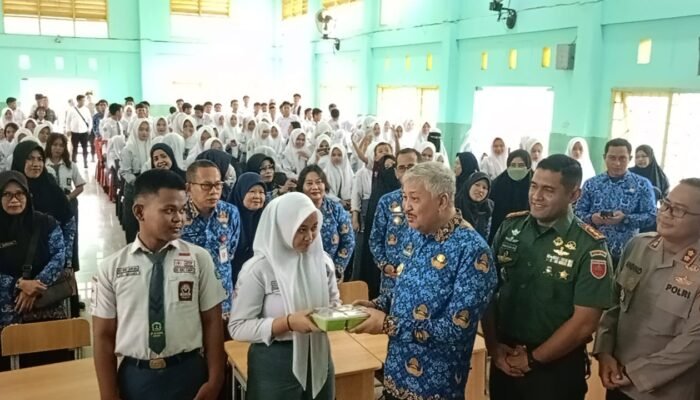 Sebanyak 6.198 Siswa Terima Paket Makan Bergizi Gratis Perdana di Pinrang