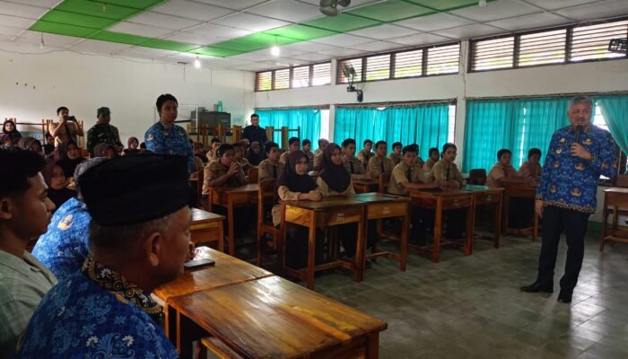 Bupati Pinrang Sentil SMPN 2 Pinrang Kotor dan Kumuh