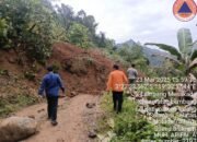 Longsor Menutup Jalur Utama Tiga Desa di Lembang Pinrang