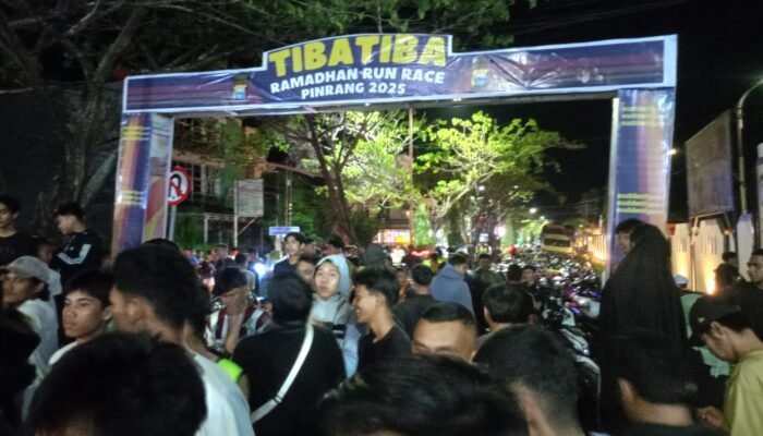 Ratusan Pemuda Gelar Lomba Lari Malam Ramadan Samping Mapolres Pinrang, Nuansa “Judi” Teriak Rp80 Juta