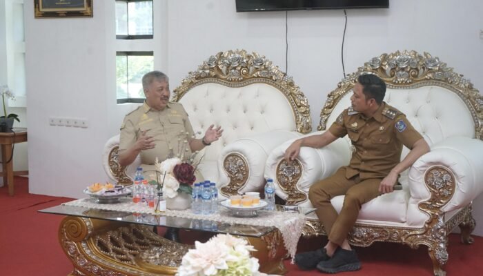 Bupati Pinrang bertemu Bupati Enrekang Bahasa Pembangunan Jalan di Paleleng