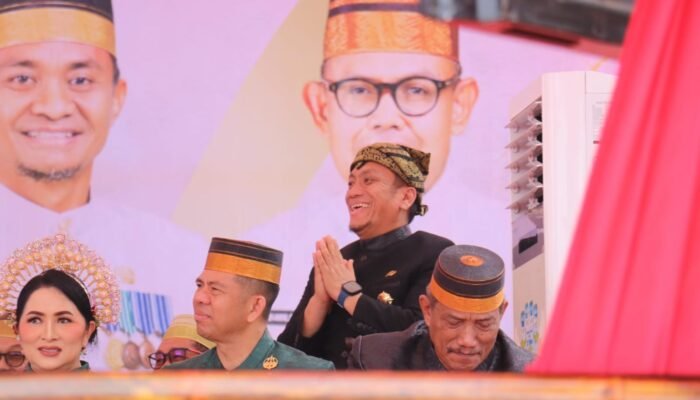 Bupati Lutim Irwan Hadiri Ritual Sakral Mattompang Arajang Peringatan HJB ke-695