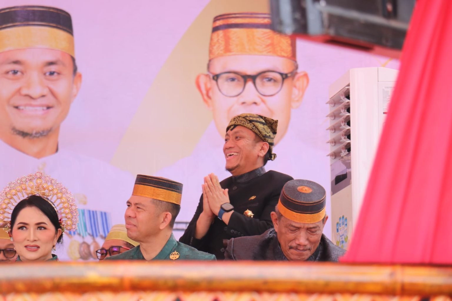 Bupati Luwu Timur, H. Irwan Bachri Syam, menghadiri ritual adat Mattompang Arajang sebagai bagian dari rangkaian peringatan Hari Jadi Bone (HJB) ke-695