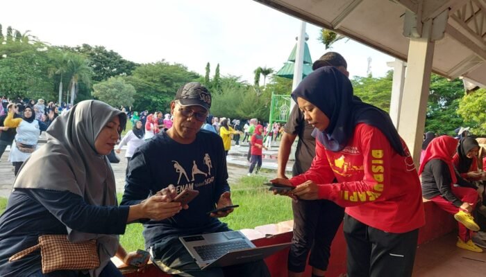 Car Free Day, Warga Pinrang Antusias Aktivasi IKD di Lasinrang Park