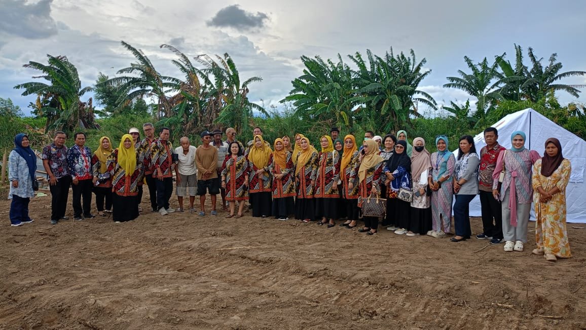 Dinas Kesehatan Kabupaten Pinrang menyalurkan bantuan kemanusiaan kepada warga terdampak bencana angin puting beliung di Kampung Baru, Dusun Salipolo, Desa Salipolo