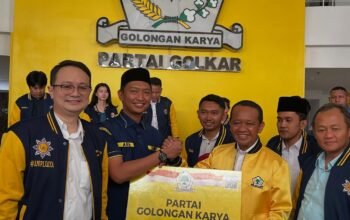 Ketua Umum Pengurus Besar Himpunan Mahasiswa Islam (PB HMI) 2013-2015, Arief Rosyid Hasan, secara resmi menyatakan bergabung dengan Partai Golkar