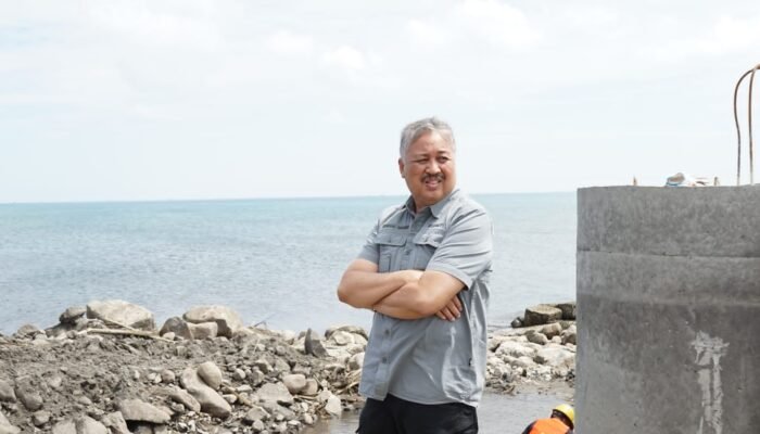 Irwan Hamid Tinjau Rehabilitasi Jalan Pesisir dan Pembangunan Tanggul Abrasi