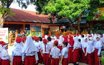 UPT SDN 1 Pinrang menyambut tahun ajaran baru 2025/2026 dengan menggelar kegiatan Masa Pengenalan Lingkungan Sekolah (MPLS). Foto: Angindai.com
