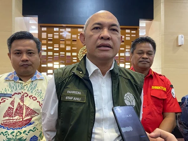 Staf Ahli Menteri Kehutanan Bidang Hubungan Antar Lembaga, Fahrizal Fitri usai Rapat Koordinasi Pengendalian Karhutla di Kantor Gubernur Sulsel
