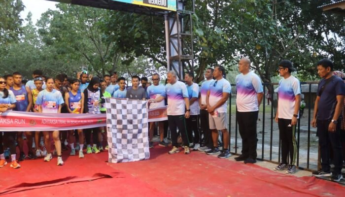 Bupati Pinrang Lepas Ratusan Renner Adhyaksa Trail In Beach Run 2025 di Pantai Ammani