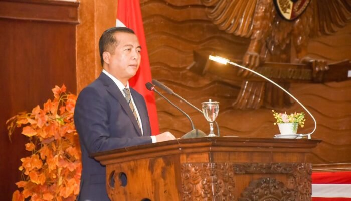 DPRD NTB Serahkan 6 Raperda, Gubernur Tekankan Perlindungan dan Pemberdayaan Masyarakat