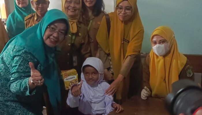 Ratusan Siswa SDN 161 Diimunisasi, Bunda PAUD Pinrang Pantau Langsung