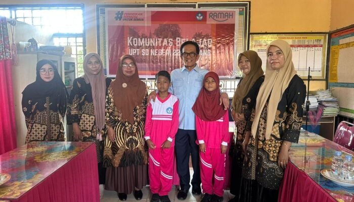 Anggota DPR RI La Tinro La Tunrung Pantau Penyaluran Beasiswa PIP Bagi Siswa di Pinrang