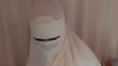 Wanita Bercadar di Pinrang