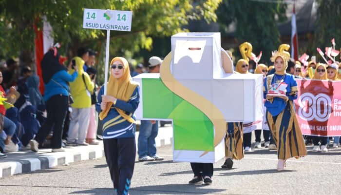 RSUD Lasinrang Meriahkan Pawai Karnaval HUT ke-80 RI di Pinrang