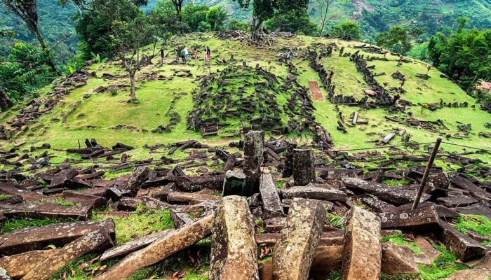Menguak Jejak Legenda di 5 Destinasi Wisata Populer Jawa Barat