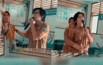 Video dua kepala sekolah di Pandeglang asyik berkaraoke dan berpelukan mesra menggunakan smart TV bantuan Presiden Prabowo Subianto saat jam sekolah viral di media sosial, memicu reaksi keras masyarakat.