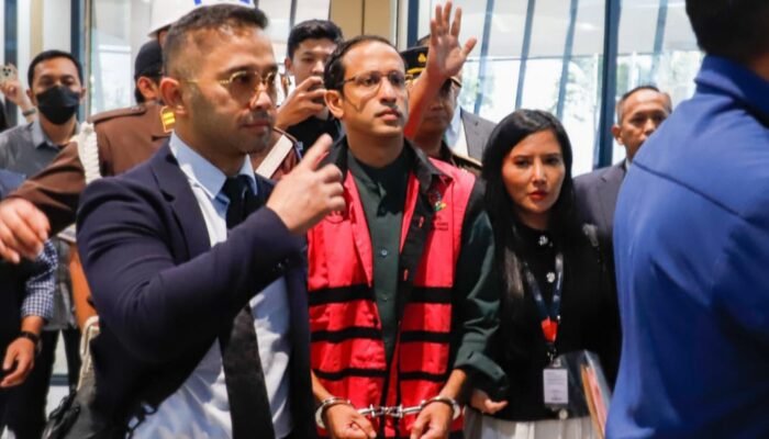 Ekspresi Tegang Nadiem Makarim usai Ditetapkan Tersangka Dugaan Korupsi Laptop