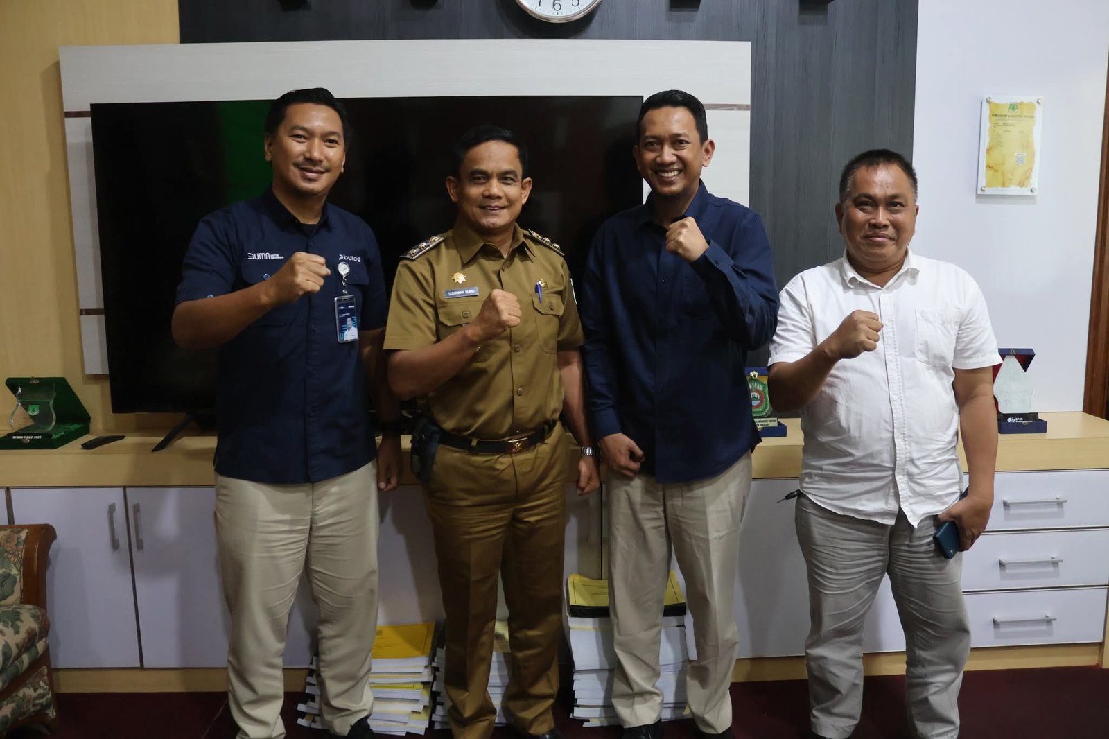 Pemkab Pinrang berkomitmen jaga stabilitas harga gabah pasca panen demi kesejahteraan petani, Bulog siap intervensi jika harga di bawah HPP - angindai.com