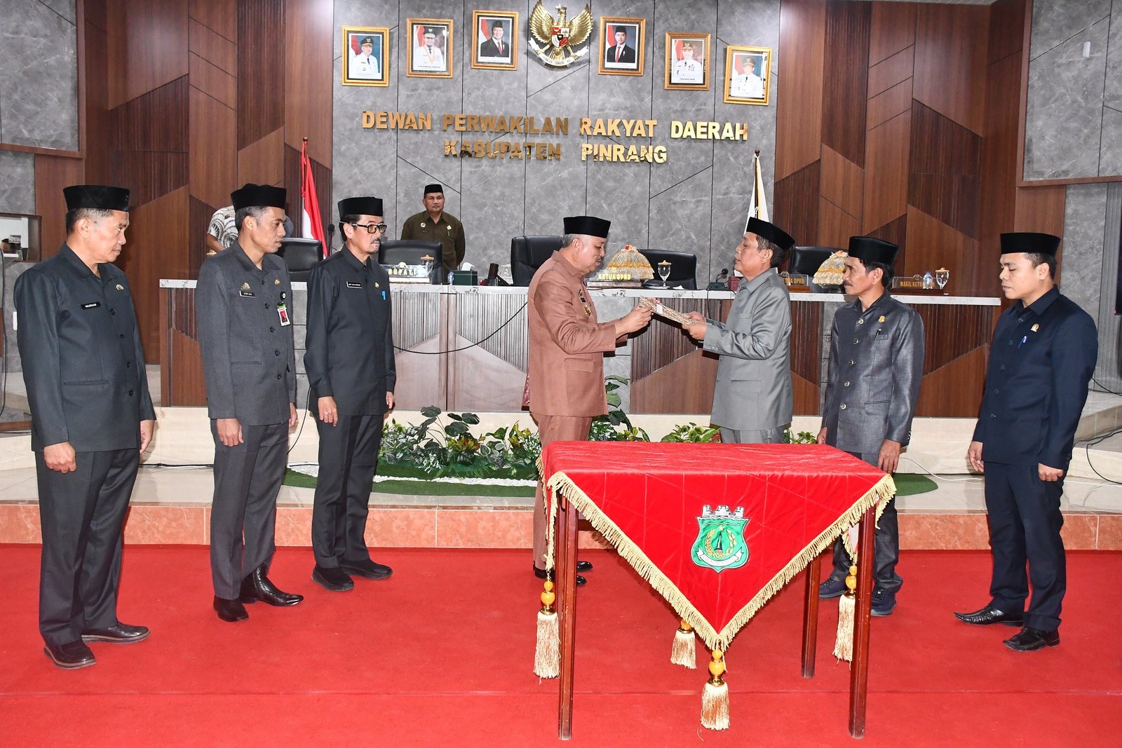 Dewan Perwakilan Rakyat Daerah (DPRD) Kabupaten Pinrang mengadakan rapat paripurna dengan agenda persetujuan bersama terhadap Rancangan Peraturan Daerah (Ranperda) tentang Rencana Pembangunan Jangka Menengah Daerah (RPJMD) Kabupaten Pinrang Tahun 2025–2029