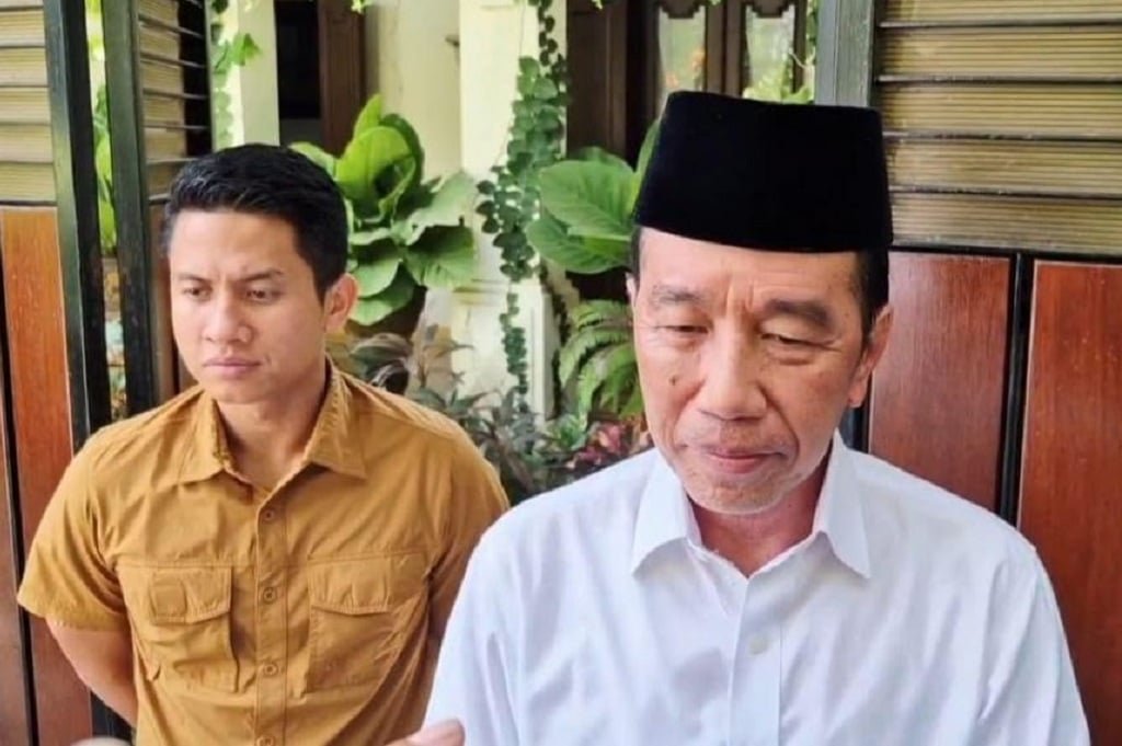 Mantan Presiden Joko Widodo (Jokowi) memberikan pujian terhadap Menteri Keuangan yang baru dilantik, Purbaya Yudhi Sadewa, dengan menyebutnya memiliki pandangan ekonomi yang berbeda dari Sri Mulyani, pendahulunya