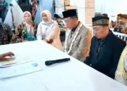 Pernikahan beda usia 50 tahun antara Kakek Tarman dan Shela Arika di Pacitan viral di media sosial. Mahar Rp 3 miliar dalam bentuk cek - angindai.com