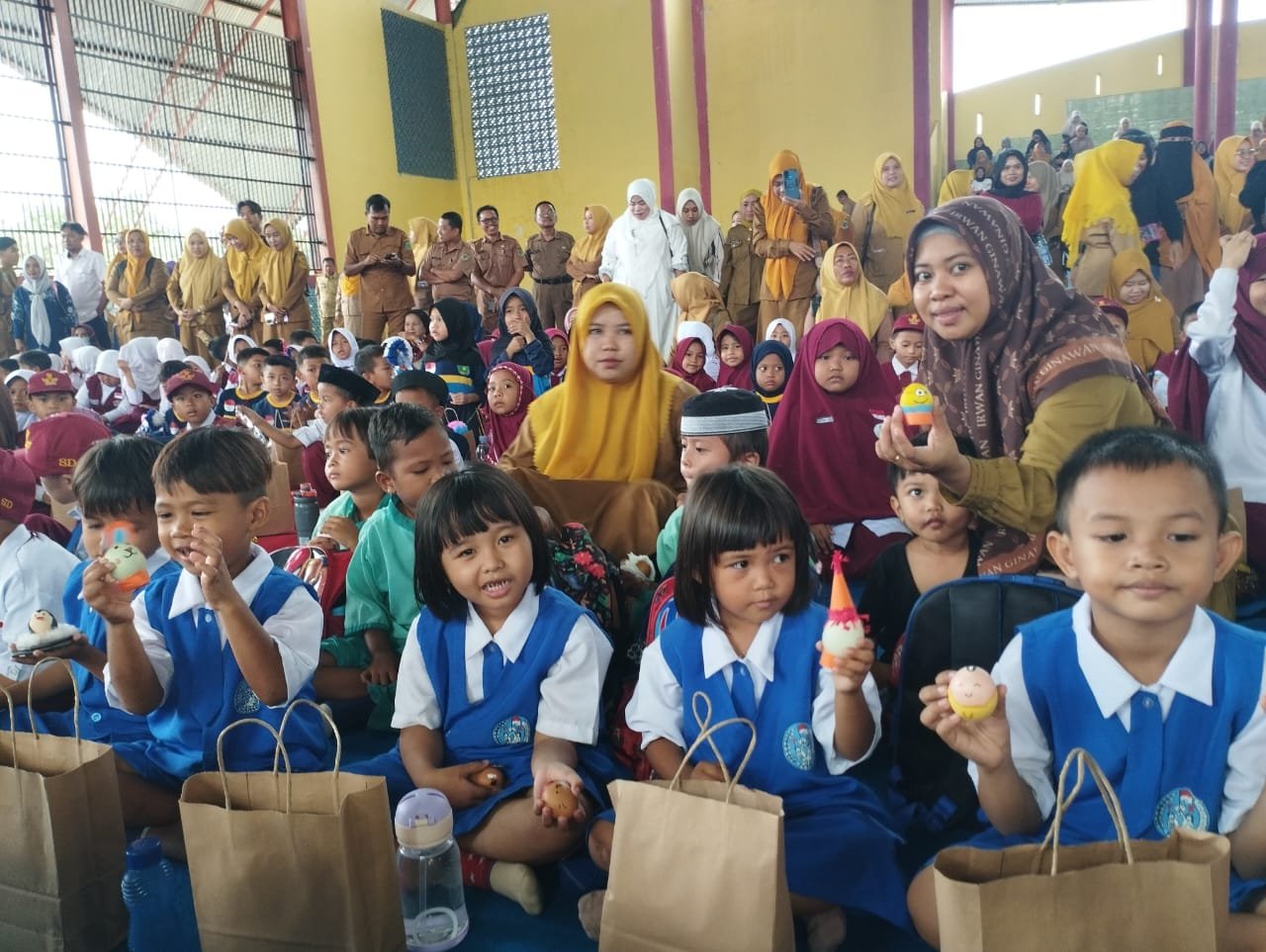 TK Negeri Pembina IV Watang Sawitto Pinrang berpartisipasi aktif dalam Gerakan Makan Telur Hari Jadi Provinsi Sulawesi Selatan ke-356 - angindai.com